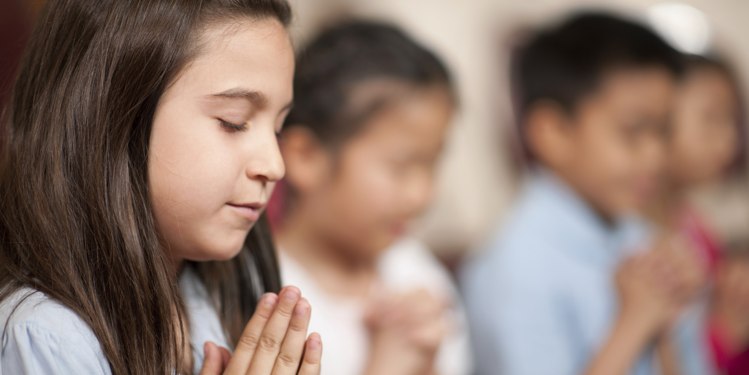 ईश्वर में आस्था praying to God